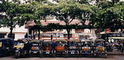 Samlor and Tuktuk at Chiang Rai Bus Station (21.9 K)